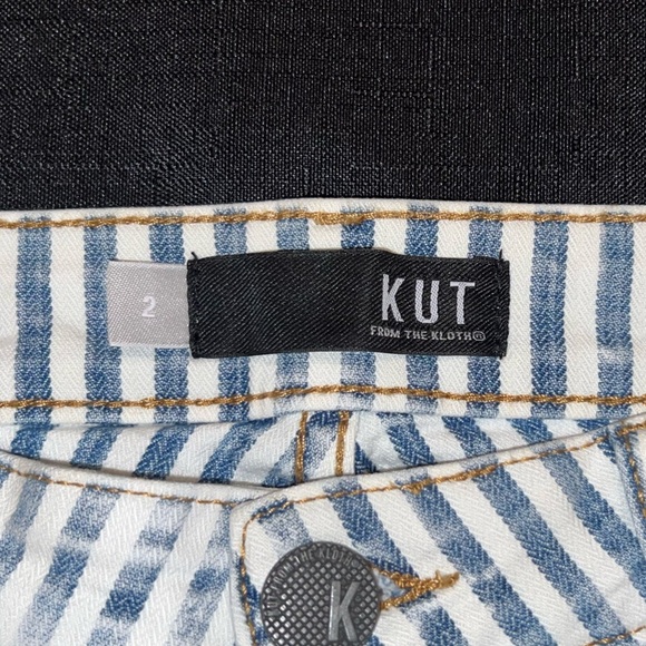 KUT from the Kloth Sophia Shorts with Frey Hem in Journal Wash - Picture 6 of 9